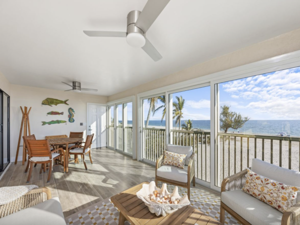 Intimate 4 unit beachfront complex